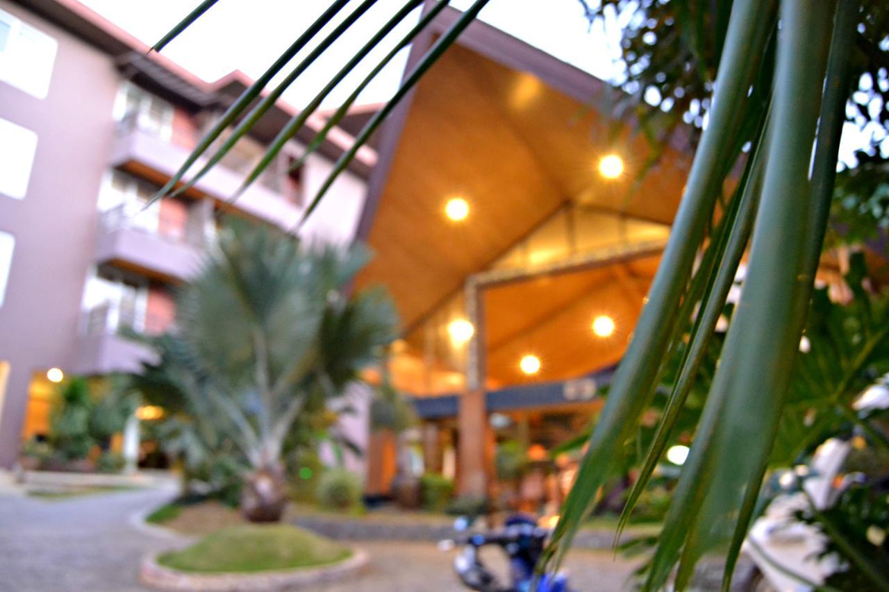 The Palms Of Boracay Hotel Balabag  Buitenkant foto